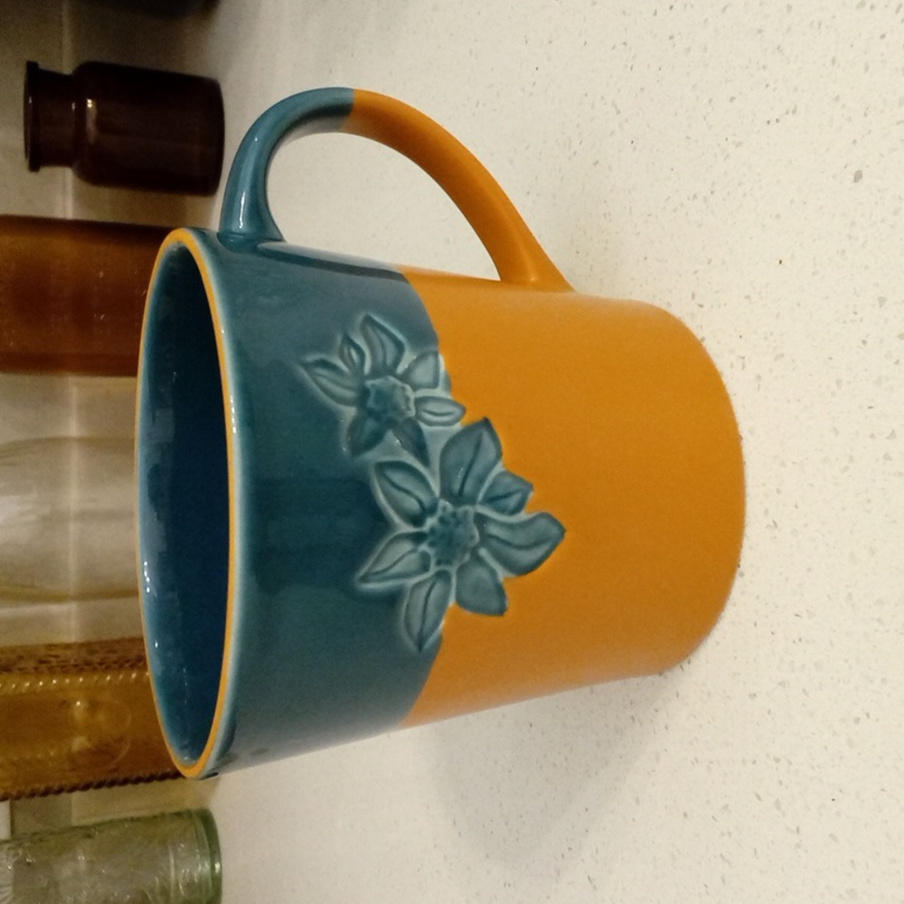 Starbucks Coffee 2006 Flower Embossed Mug